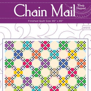 Op de afbeelding: Een quiltpatroon genaamd "Chain Mail" met een afmeting van 216 cm x 216 cm. Het ontwerp toont een herhalend patroon van achthoeken in levendige kleuren zoals roze, groen, blauw en oranje, met geblokte details.