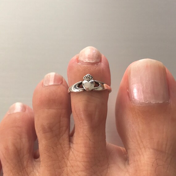 Size 4 Adjustable Sterling Silver Claddagh Toe Midi Ring Size 4 Adjustable Sterling Silver Claddagh Toe Midi Ring