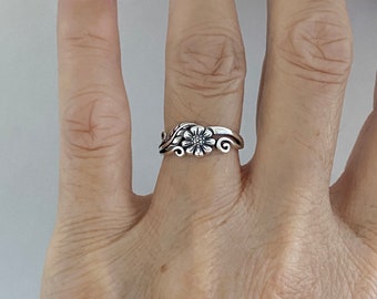 Sterling Silver Dainty Small Sunflower Ring with Leaf, Flower Ring, Leaf Ring, Silver Ring