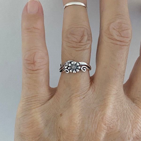 Sterling Silver Dainty Small Sunflower Ring with Leaf, Flower Ring, Leaf Ring, Silver Ring