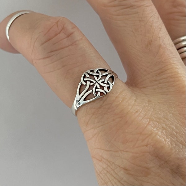 Sterling Silver Quadruple Thin Celtic Ring, Dainty Ring, Celtic Ring, Silver Ring, Trinity Knot Ring