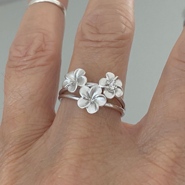 Bague fleur de plumeria satinée en argent sterling, bague plumeria, bague Hawaï, bague en argent