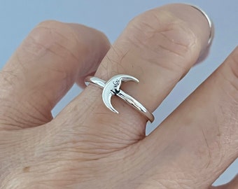 Sterling Silver Small Crescent Moon Face Ring, Dainty Ring, Silver Ring, Moon Ring, Celestial Ring