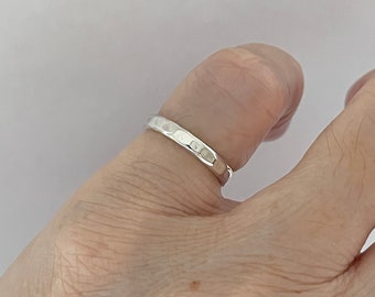 Sterling Silber Gehämmert Band, Pinky Ring, stapelbar Ring, Ehering, Silberring, Midi Ring