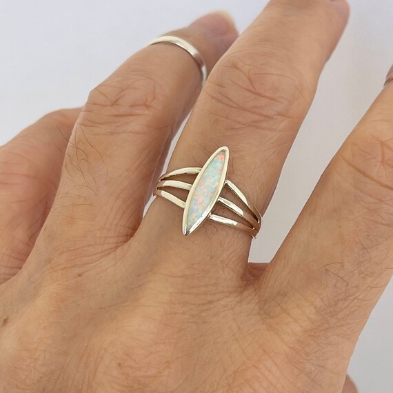 Thin opal ring online