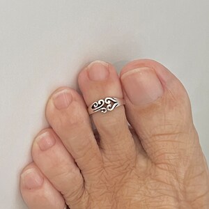 Sterling Silver Swirl Heart Toe Ring, Silver Ring, Midi Ring, Pinky Ring, Swrily Ring