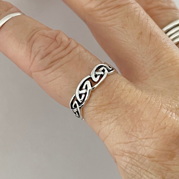 Sterling Silver Eternity Celtic Ring, Stackable Ring, Silver Ring, Knot Ring, Trinity Ring