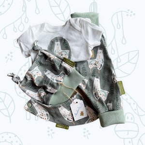 Baby Set Basic Equipment / Gift for Birth / Bloomers, Knotted Hat, Bib & Body - Eucalyptus Llama