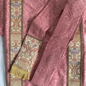 Rose damask dalmatic chasuble vestment Messgewand Deacon