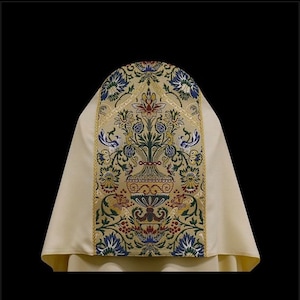 White humeral veil