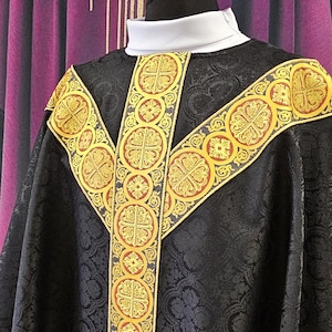 Black damask chasuble stole maniple burse and chalice veil Messgewand