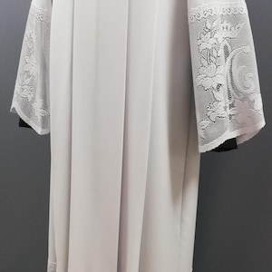 Marian Lace alb with square neck chasuble vestments Messgewand Priestergewand