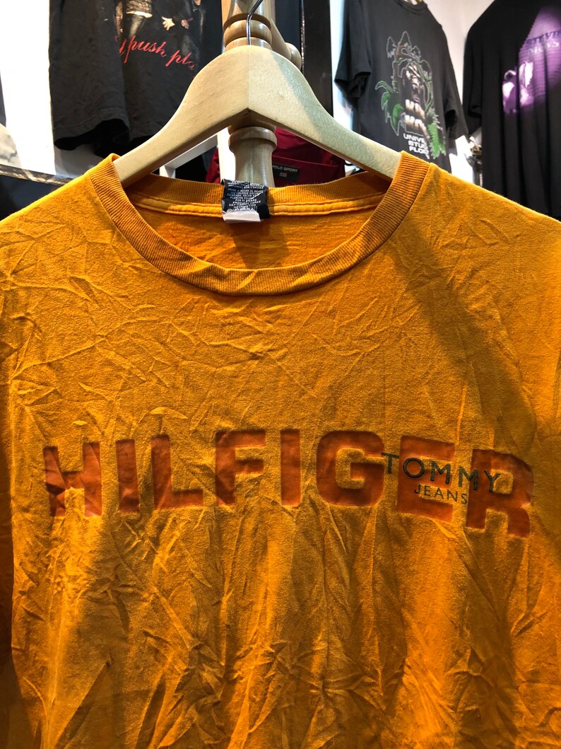Vintage Tommy Hilfiger SpellOut Big Logo T-shirt