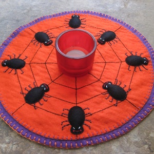 Halloween Spider Penny Rug Pattern: Wool Applique Candle Mat (PDF Pattern)