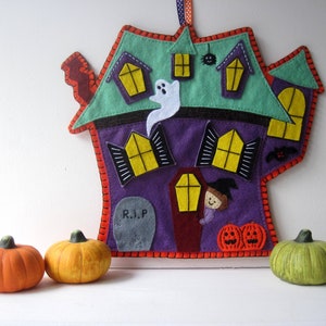 PATTERN: Halloween Haunted House sewing tutorial - DIY childrens decoration PDF - Holiday accessory Wool Applique - Halloween Decor