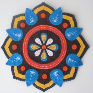 PDF PATTERN: Mandala Penny Rug Wool Applique sewing tutorial - Indian Henna inspired felt DIY Decoration - Holiday accessory