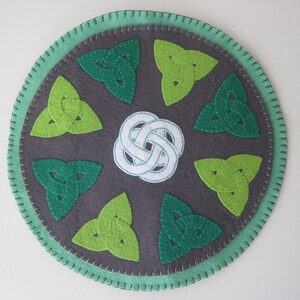 PDF PATTERN: Celtic Knot Work Penny Rug Wool Applique Trinity Knots sewing tutorial felt DIY Decoration Holiday accessory image 2