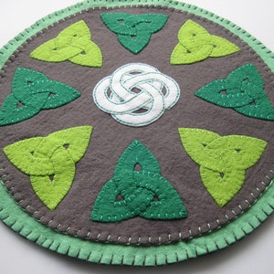 PDF PATTERN: Celtic Knot Work Penny Rug Wool Applique Trinity Knots sewing tutorial felt DIY Decoration Holiday accessory image 1