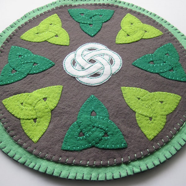 PDF PATTERN: Celtic Knot Work Penny Rug Wool Applique Trinity Knots sewing tutorial - felt DIY Decoration - Holiday accessory