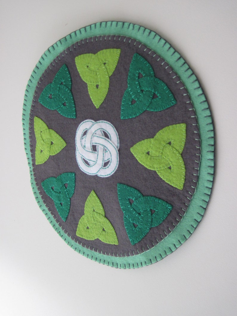 PDF PATTERN: Celtic Knot Work Penny Rug Wool Applique Trinity Knots sewing tutorial felt DIY Decoration Holiday accessory image 4