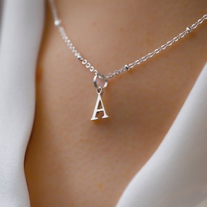 Collar personalizado con colgante de inicial de letra de plata esterlina, joyería delicada personalizada, collares delicados minimalistas para mujeres