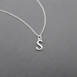 Collana iniziale, collana iniziale in argento sterling, collana di gioielli personalizzata, gioielli personalizzati, collana in argento con monogramma di lettere immagine 4