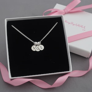 Collier initial en argent sterling, bijoux personnalisés de collier de nom de monogramme, collier de lettre initiale argentée, collier de disque initial multiple