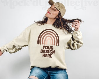 Piaskowy Gildan 18000 Mockup Gildan 18000 Piaskowy Mockup Piaskowy Bluza z okrągłym dekoltem Mockup Gildan G180 Mockup Gildan 1800 Piaskowy Różnorodne Mockupy