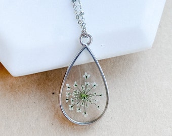 Pressed Flower Necklace for Women, Queen Annes Lace Necklace, Flower Necklace For, Mom Birthday Gift from Daughter, Mothers Day Jewelry