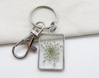 Pressed Flower Keychain, Queen Anne's Lace Gift, Floral Charm Keychain For, Unique Gift For, Floral Key Fob, Mom Birthday Gift from Daughter