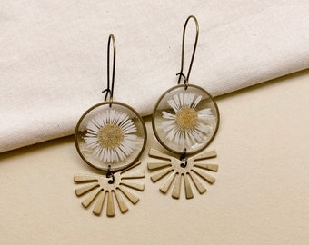 Oorbellen geperste bloem, margrietbloem sieraden, botanische sieraden, verjaardagscadeau voor moeder, bloem oorbellen hars, geconserveerde bloemen in