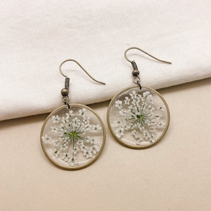 Pressed Flower Earrings, Queen Anne&#39;s Lace Jewelry, Botanical Jewelry, Mothers Day Jewelry, Flower Earrings Resin, Preserved Floral in
