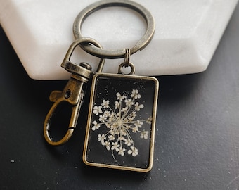 Pressed Flower Keychain, Queen Anne's Lace Gift, Floral Charm Keychain For, Unique Gift For, Floral Key Fob, Mom Birthday Gift from Daughter