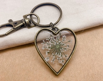 Pressed Flower Keychain, Queen Anne's Lace Gift, Floral Charm Keychain For, Unique Gift For, Floral Key Fob, Mom Birthday Gift from Daughter