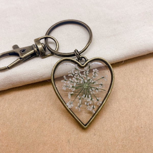 Pressed Flower Keychain, Queen Anne's Lace Gift, Floral Charm Keychain For, Unique Gift For, Floral Key Fob, Mom Birthday Gift from Daughter