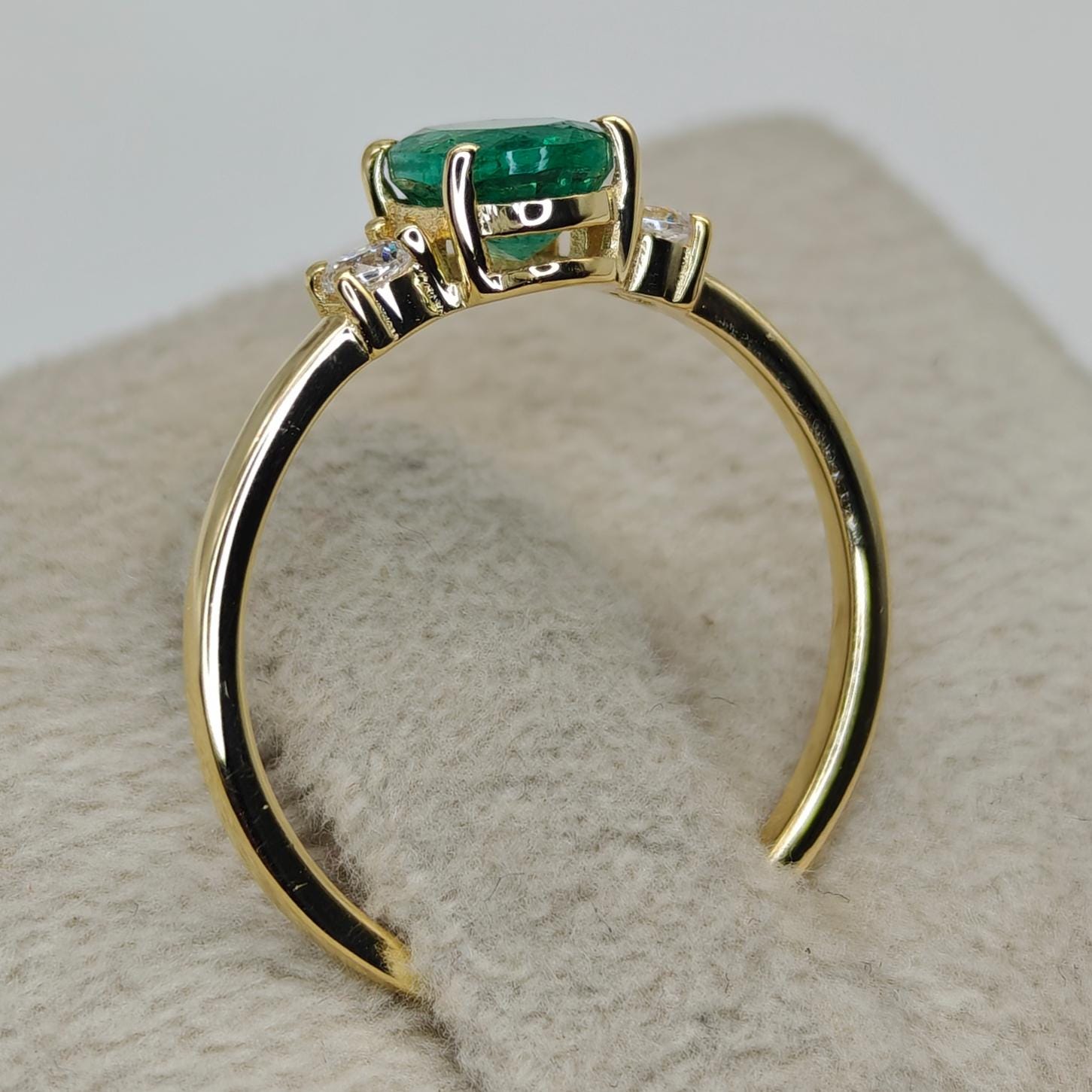 天然ザンビア産エメラルド リング 18K イエロー ゴールド、オーバル