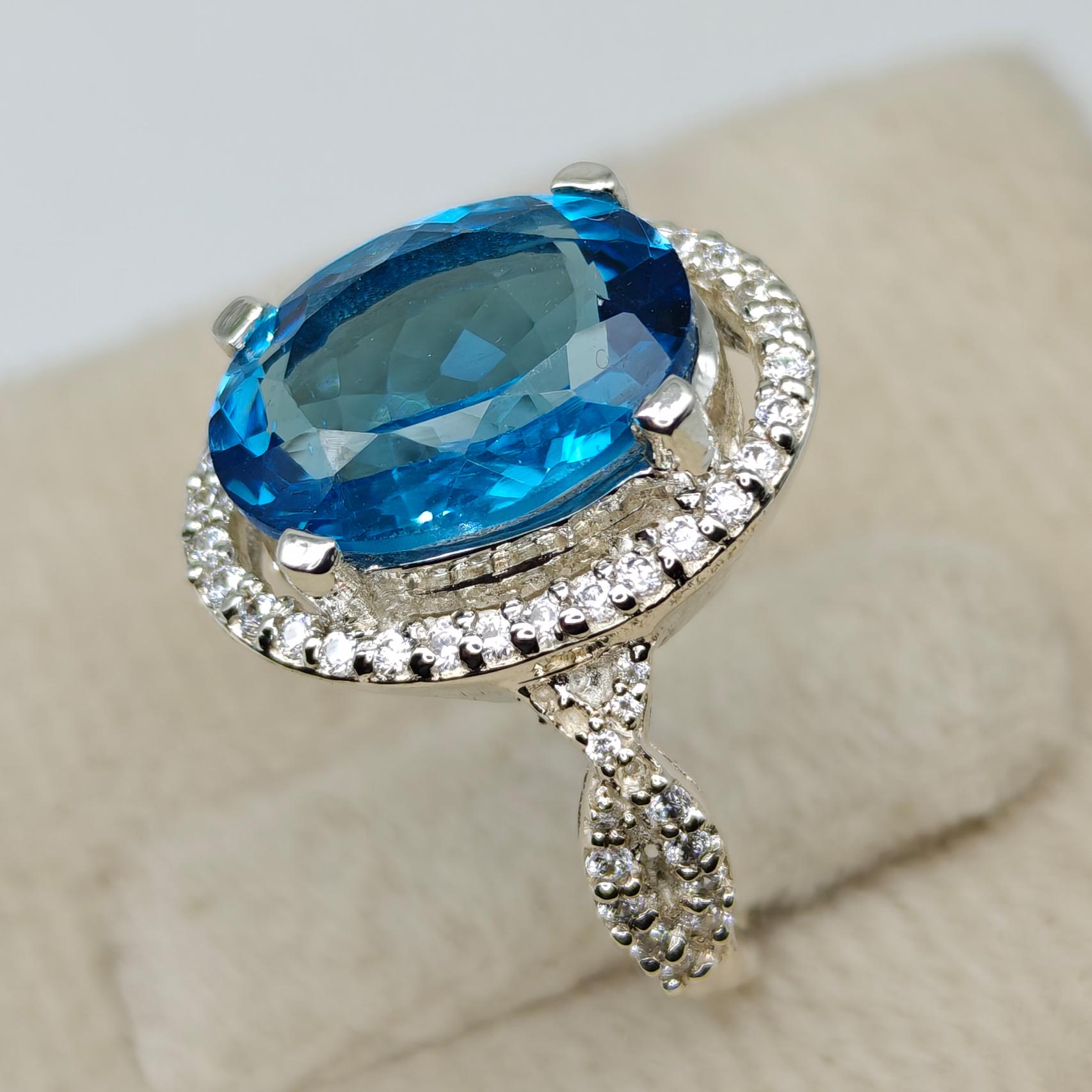 天然スイスブルー トパーズ ハロー リング、10 x 14 mm オーバル 