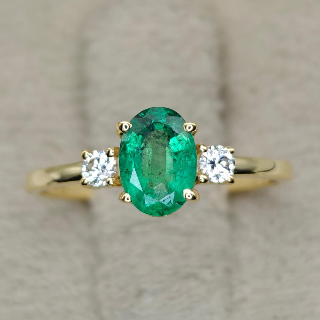 エメラルドリング　フリーサイズ　ザンビア産 天然ザンビア産エメラルド リング 18K イエロー ゴールド、オーバル