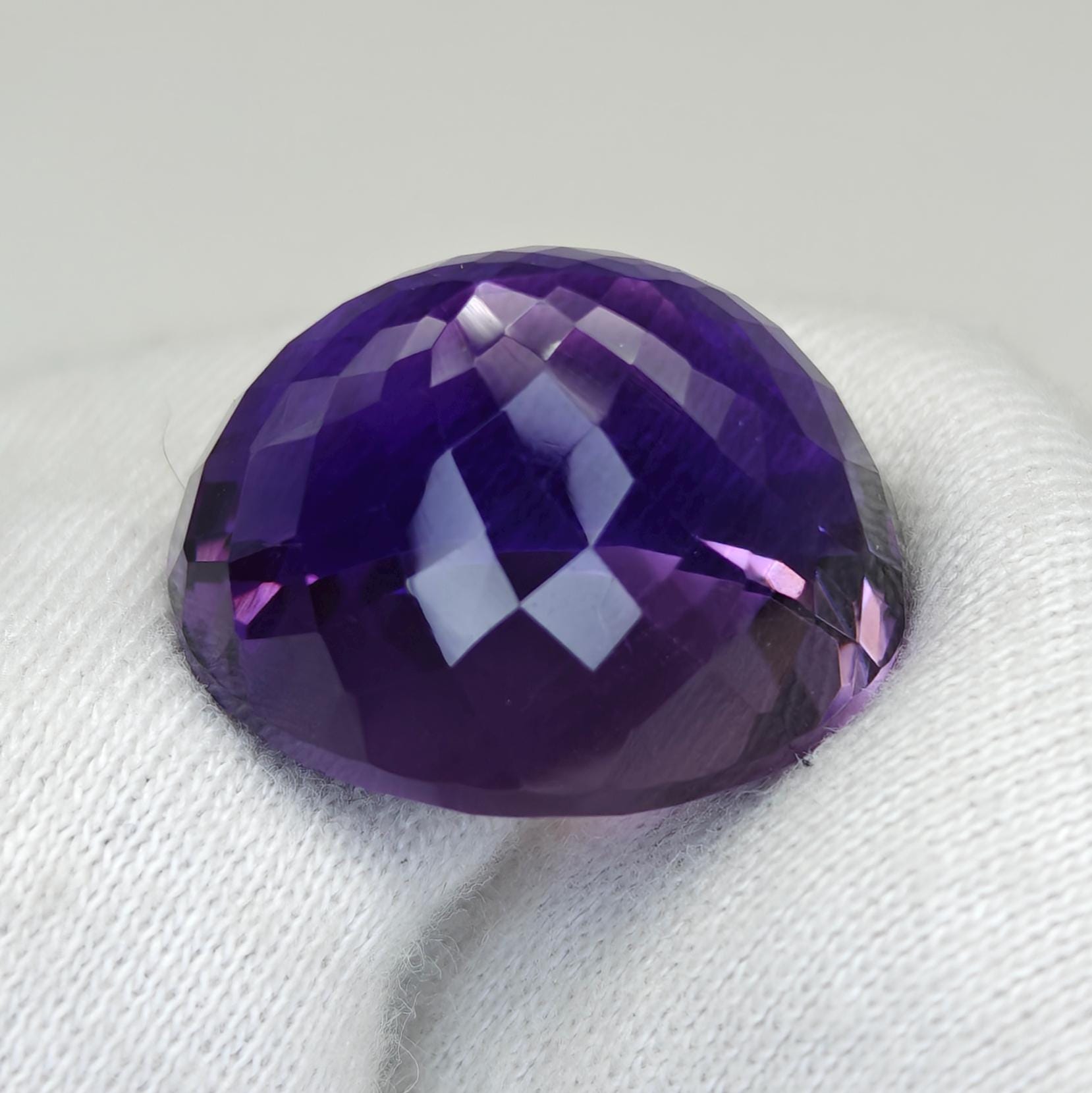 Améthyste Naturelle Ovale 107,85+ Carats – Pierre Violette Certifiée GGL – Taillée Inde