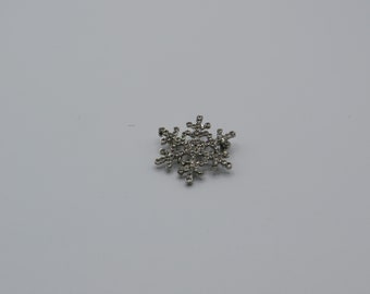 Vintage Alloy Snowflack Brooches For Women Colour Rhinestone Corsage Coat Suit Accessories Jewelry Hot Sale 