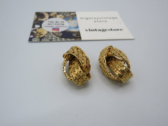beautiful vintage gold tone clip on earrings, cha… - image 4