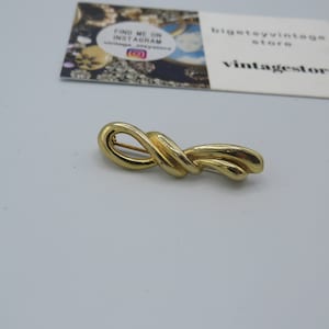 beautiful vintage solid 9ct gold hallmarked HBJ , London, 375 brooch, simple but elegant design, great condition, 4g weight, 3.7cm length