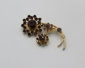 broche de fleurs dorée vintage exceptionnelle, strass en verre violet, construction étonnante, superbe état, diamètre 6cm par 4cm