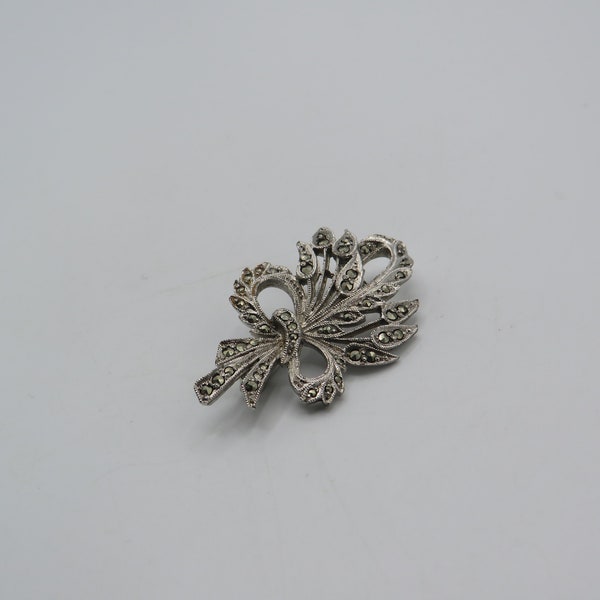 beautiful little vintage silver tone marcasite brooch, floral design, lovely condition, elegant, 4.4cm length, vintage marcasite brooch