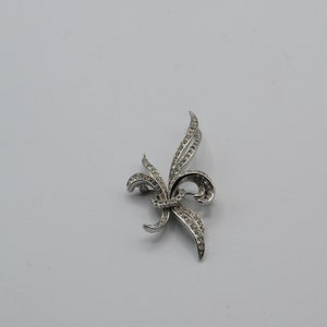 superb ATTWOOD SAWYER signed A&S vintage silver tone and crystal brooch , immacuate condition , 6x3cm , collectable signed vintage brooch