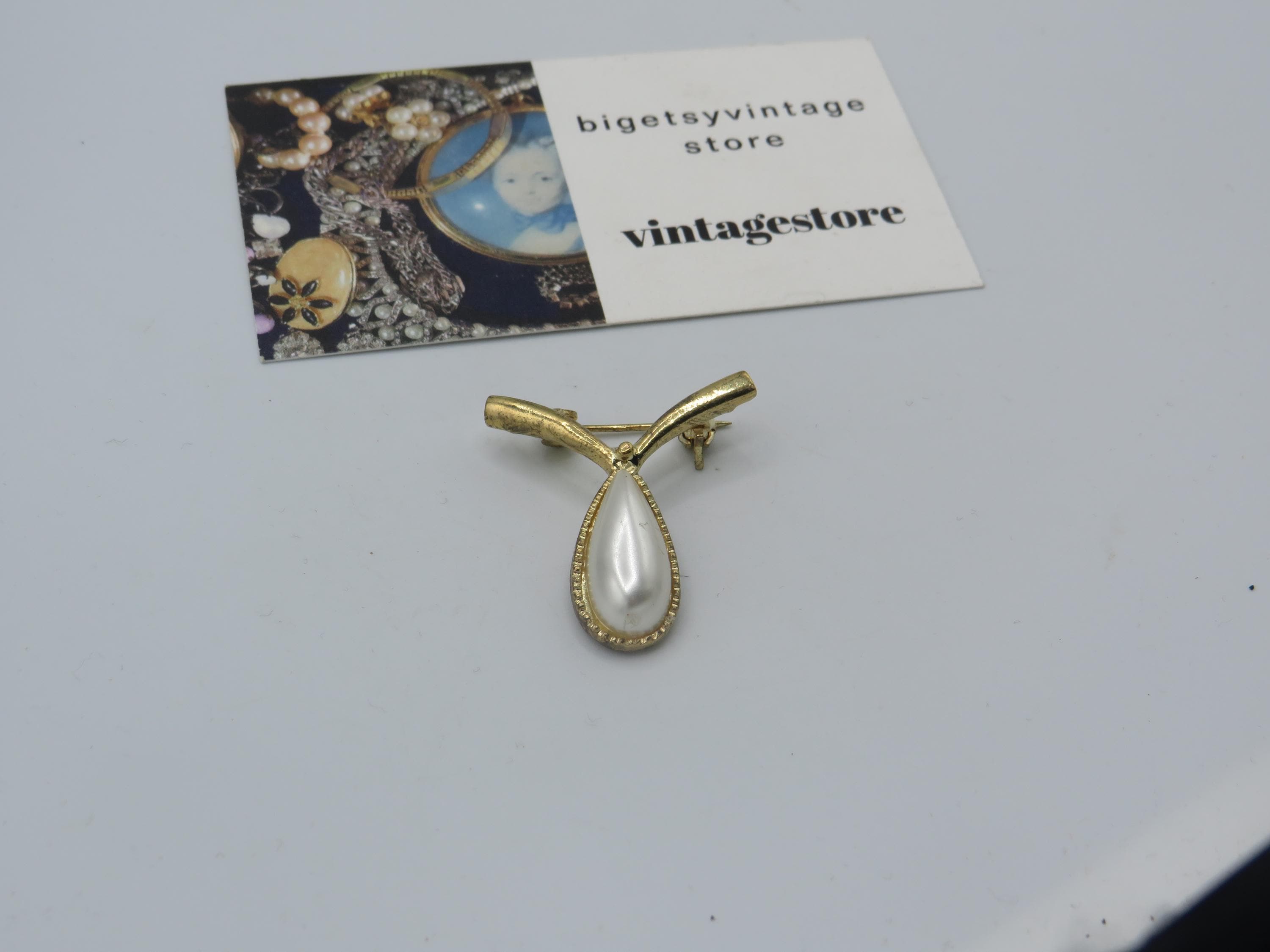 フォクシーのブローチ ´´ Pearl Drop ´´