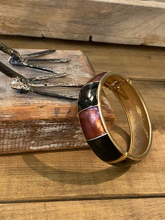 Vintage gold tone and enamel hinged bracelet , vin
