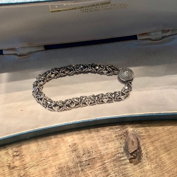 Unusual silver tone bracelet, lovely clasp , vintage, vintage jewellery, vintage bracelet , vintage silver
