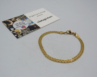 MONET SIGNED beautiful vintage gold tone fancy link bracelet chain, lovely design, immaculate condition, 7.5-inch long, 4mm thickness