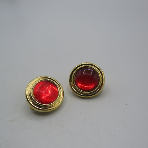 stunning vintage gold tone clip on earrings, statement piece, gold tone metal material, acrylic cabochon, great condition, 2.5cm diameter